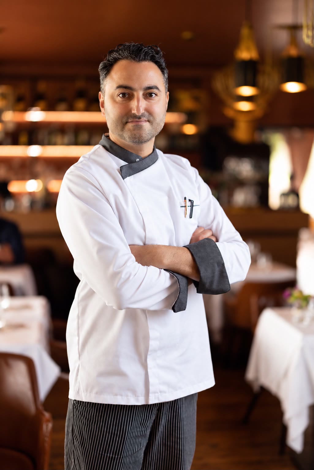 Le Chef Ercan dans la salle de La Table du Golf